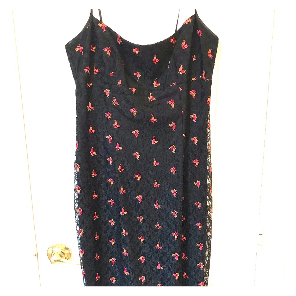 Nannette Lepore black lace dress w/ roses; size 2